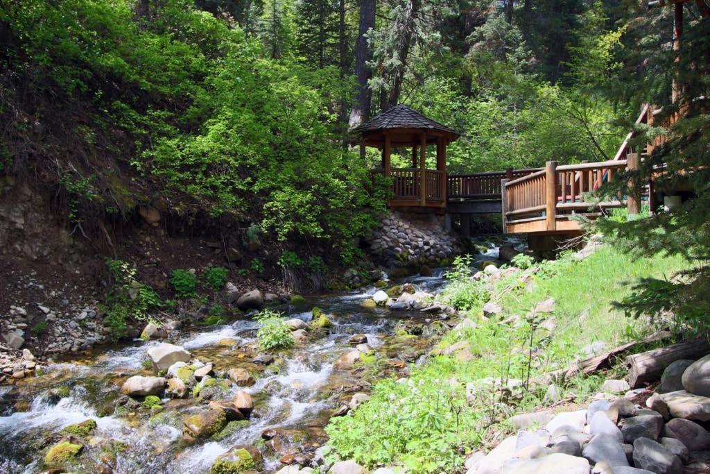 Log Cabin On The Stream Sundance, Utah Екстериор снимка